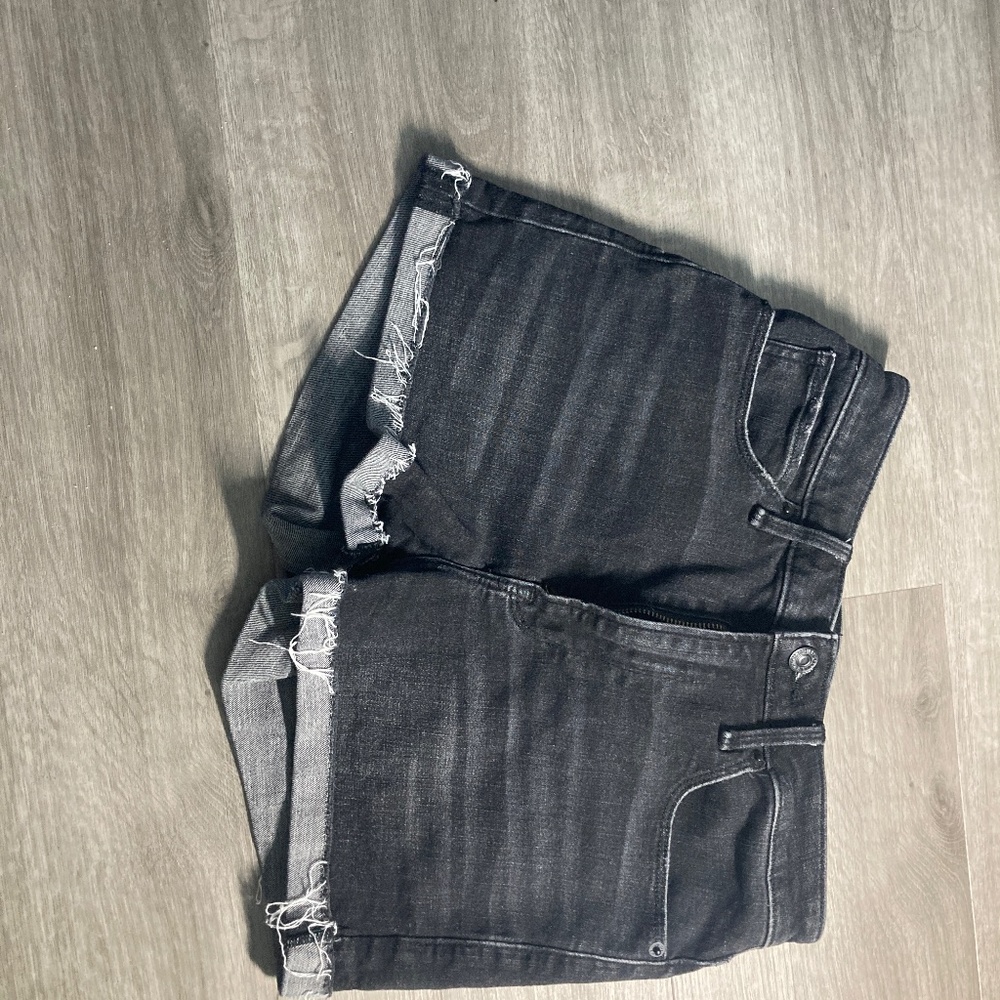BLACK JEAN SHORTS